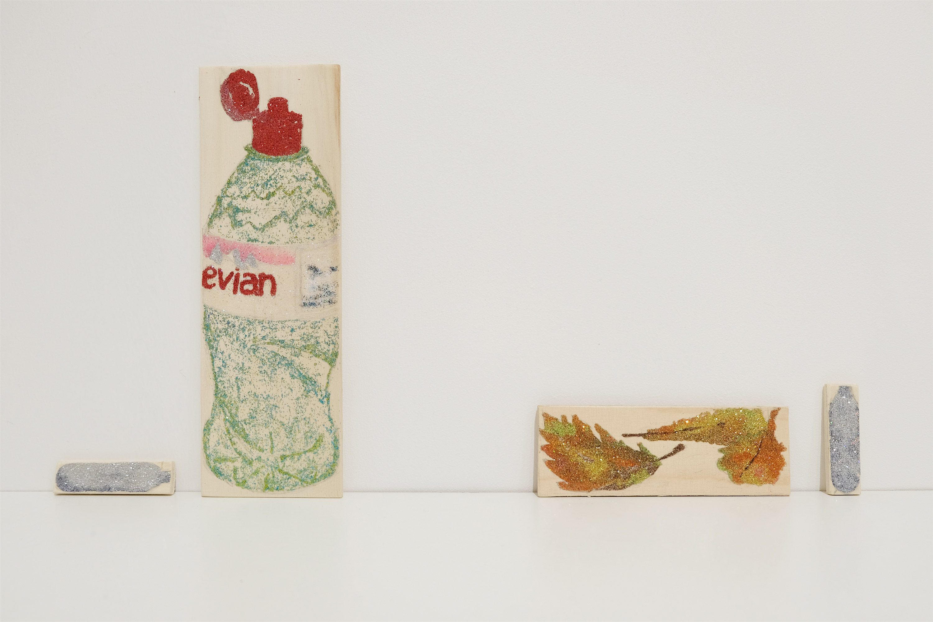 <p>Resting place (canister, Evian, leaves, canister)</p>